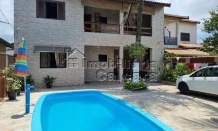 Casa com piscina na praia grande, bem localizada!!!