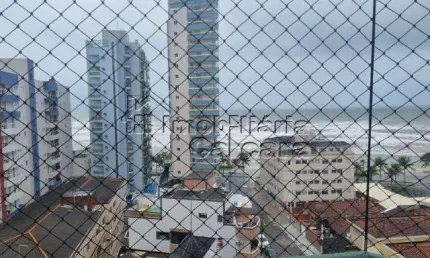 Apartamento com 02 dormitórios no caiçara á 100 metros da praia!