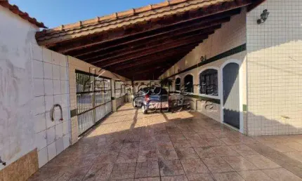 Casa para Venda em Praia Grande, Caiçara, 2 dormitórios, 1 suíte, 2 banheiros, 4 vagas