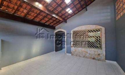 Casa com 02 dormitórios no Jardim Imperador, á 100 metros da praia!