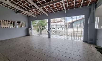 Casa com 02 dormitórios, com edícula independente á 200 metros!!!