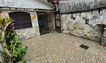 Casa com 02 dormitórios, no jardim imperador á 200 metros da praia!!!