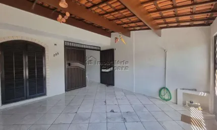 Casa com 02 dormitórios á venda no jardim imperador, á 200 metros da praia!!