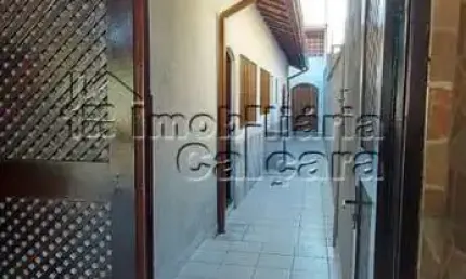 Casa no Bairro Maracanã, á 300 metros da praia, vem conhecer!