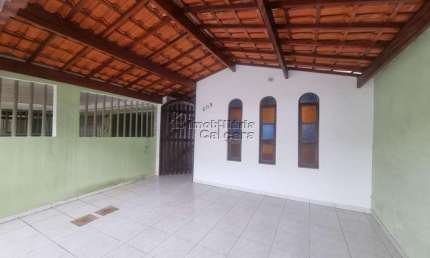 Casa no Bairro Caiçara, com 02 dormitórios á 500 metros da praia!!