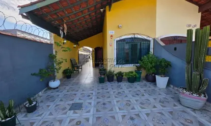 Casa no jardim imperador, com 02 dormitórios á 500 metros da praia!!!