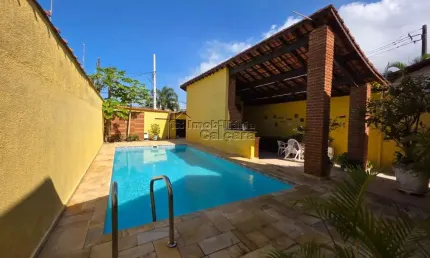 Casa com 04 dormitórios, com piscina, á 100 metros da praia no Solemar!!!