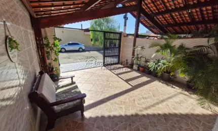 Casa com 02 dormitórios, no Jardim Real á 300 metros da praia!!