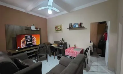 Oportunidade no Jardim Real, casa com 01 dormitório á 300 metros da praia!!!