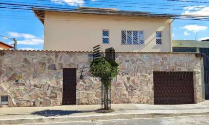 Casa de 5 quartos suíte e closet no bairro Alto dos Pinheiros