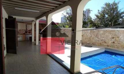Um Mega Sobrado à venda, com 4 dormitórios, sendo 1 suíte, Piscina próximo do Parque da Aclimação,