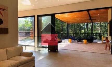 Casa em Condominio, É ideal para famílias grandes ou que recebam visitas/hóspedes, para venda e loc