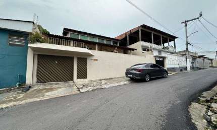 Casa dois pavimentos, próximo ao CSU, com 271m² construído, 5 quartos, localização ótima - Manaus