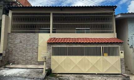 Casa Térrea em Flores, com 02 quartos, duas vagas, ótima localização, documentação titulo definitivo
