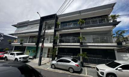Sala comercial com 30m² no bairro São Francisco com vagas de garagem, não paga água nem condomínio
