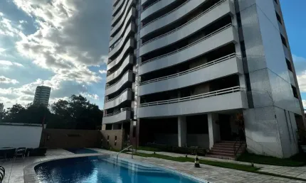 Apartamento com 165m², 4 suítes, 7º andar, 3 vagas, reformado, financiável.