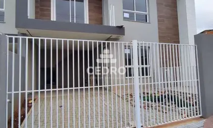 Sobrado com 3 quartos, sendo 1 suíte, no jardim carvalho