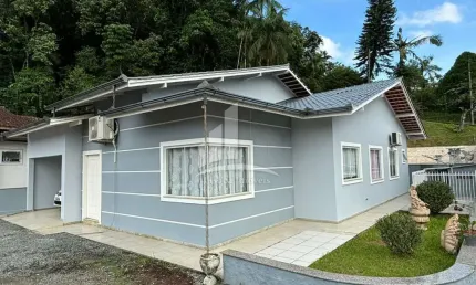 Excelente casa com piscina a venda no bairro glória !!