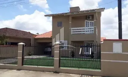 Belo sobrado mobiliado, com edícula e piscina a venda no bairro Vila Nova !!
