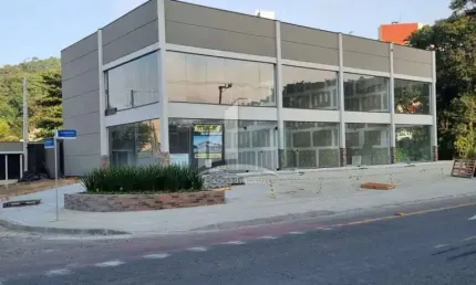 Excelentes salas comerciais com mezanino a venda no bairro Anita Garibaldi !!