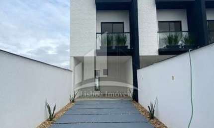 Geminado Sobrado com 03 Quartos sendo 01 suíte a venda no bairro Vila Nova !!