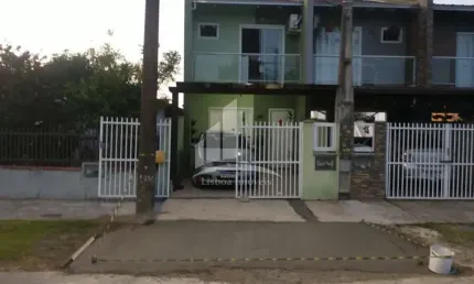 Geminado com suíte a venda no bairro Espinheiros !!