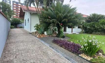 Ampla residência AVERBADA a venda no bairro Costa e Silva !!
