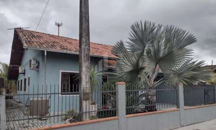 Casa com 3 quartos à venda na Rua Pitaguaras, Morro do Meio, Joinville