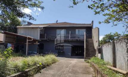 Sobrado a venda no Comasa com 03 apartamentos já locados !!