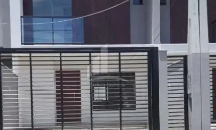 Amplo geminado com 03 Dormitórios a venda no bairro Iririu !!