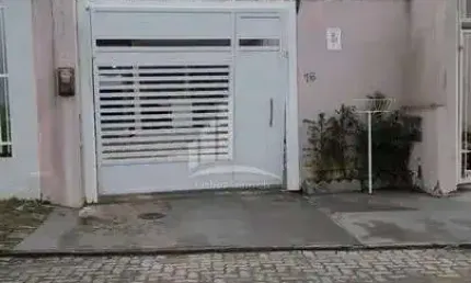 Sobrado Geminado com 1 suíte + 2 quartos no Petrópolis!