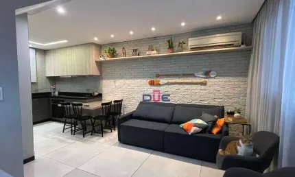 Lindo sobrado triplex com 2 suites, 4 banheiros, espaço goumert com churrasqueira, garagem box , piscina e salão de festas.
