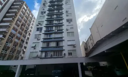Apartamento com 2 quartos com vaga, localizado próximo ao hospital de clínicas, com fácil acesso a t