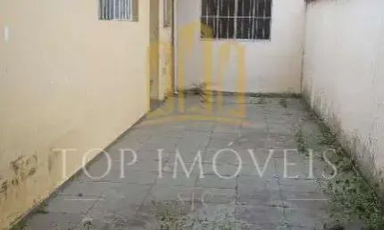Casa antiga em terreno de 250 m2 em bom estado de conservacao