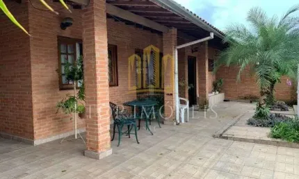 Linda casa localizada no Vista Verde 4 dormitorios suite Casa Terrea.