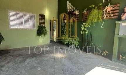 Excelente Casa localizada no  Jardim Colonial Avenida principal com 2 dormitorios Churrasqueira