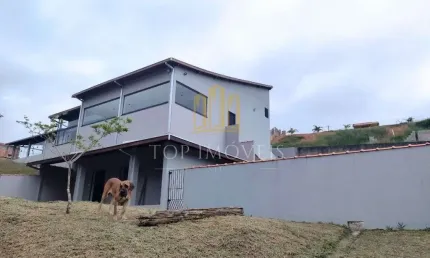 Belissima chacara com vista privilegiada para a natureza, ideal para quem busca tranquilidade e contato com o verde 4 dormitorios, sendo 1 suite piscina e lazer.