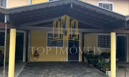 Linda Casa Condominio Girassol I com 2 dormitorios Repleta de Planejados