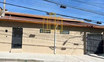 Casa a Venda no Bosque dos Eucaliptos – Recem-Reformada, Espacosa e Pronta para Morar!  Se voce esta em busca de conforto, praticidade e uma localizacao privilegiada, encontrou o seu novo lar!