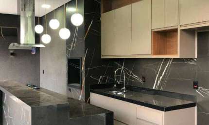 CASA GAIVOTA 2. 3 DORMITÓRIOS SENDO 1 SUÍTE MÁSTER.