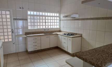 Casa com 3 quartos à venda na Praça Doutor Anísio José Moreira, 1, Centro, Mirassol