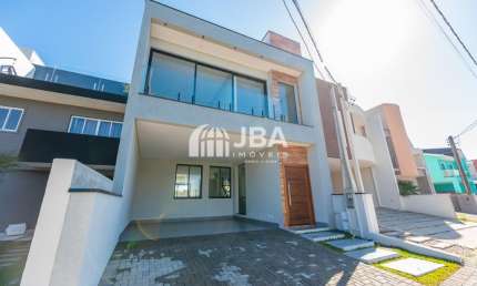 CASA EM CONDOMINIO COM 03 SUITES TERRENO NOS FUNDOS