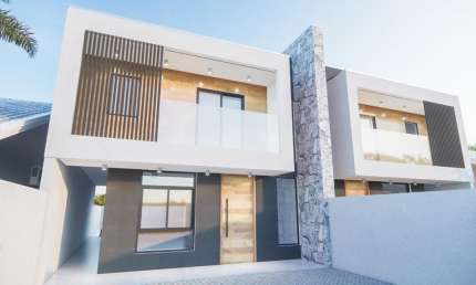 Casa com piscina e churrasqueira no Centro de Matinhos