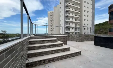 Cobertura linear reformada com piscina e churrasqueira privativas, 3 quartos, 1 suite e 2 vagas de garagem na praia do morro, guarapari- es