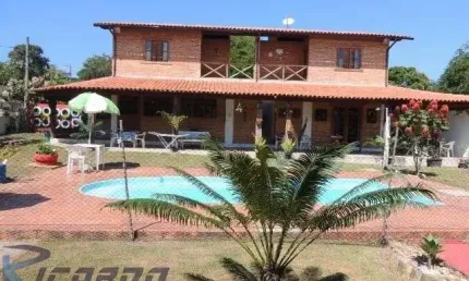 Chácara em Meaipe, com 5.000 m², duas casas, piscina, quadra gramada de esportes, campo de futebol society, jardim, gramado, pomar, horta. Chácara em