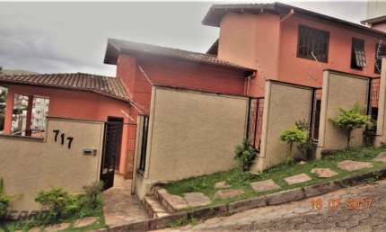 Casa à Venda com 3 Quartos no Bairro Santo Antônio - Itabira-MG