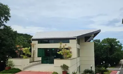 Vende-se loteamento fechado em Guarapari - ES, localizado na Rod. do Sol, km 28, na Praia D'Ulê, com piscina e área de lazer completa.