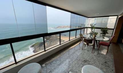 Cobertura duplex à venda de frente para o mar, no Centro de Guarapari.