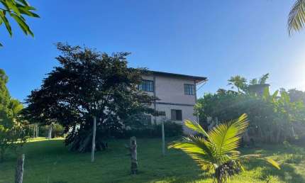 Sítio à venda com 16 mil m² de área, casa sede lidíssima e aconchegante, Meaípe, Guarapari ES.