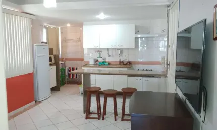 Apartamento à venda na praia do morro em guarapari-es: 1 quarto, 1 sala, 2 banheiros, 1 vaga de garagem!